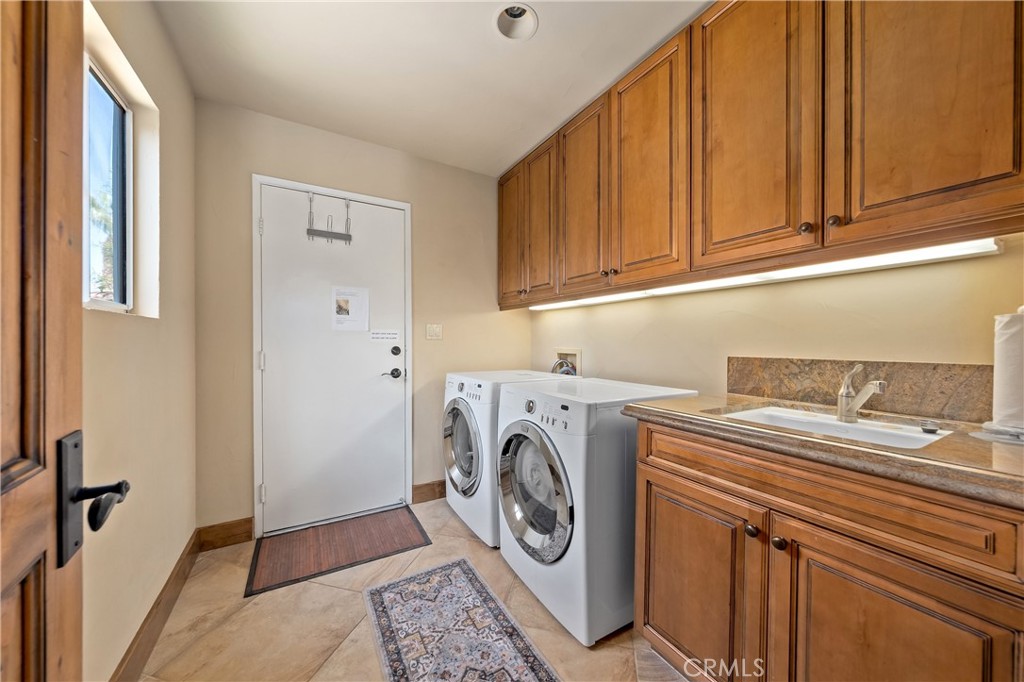 57205 Merion La Quinta, CA 92253 - Photo 6 of 53 Laundry area