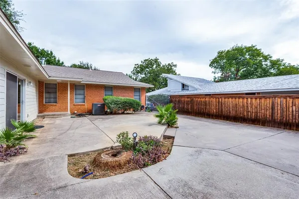 $3,200 | 2012 Atlantic Street, Dallas, TX 75208