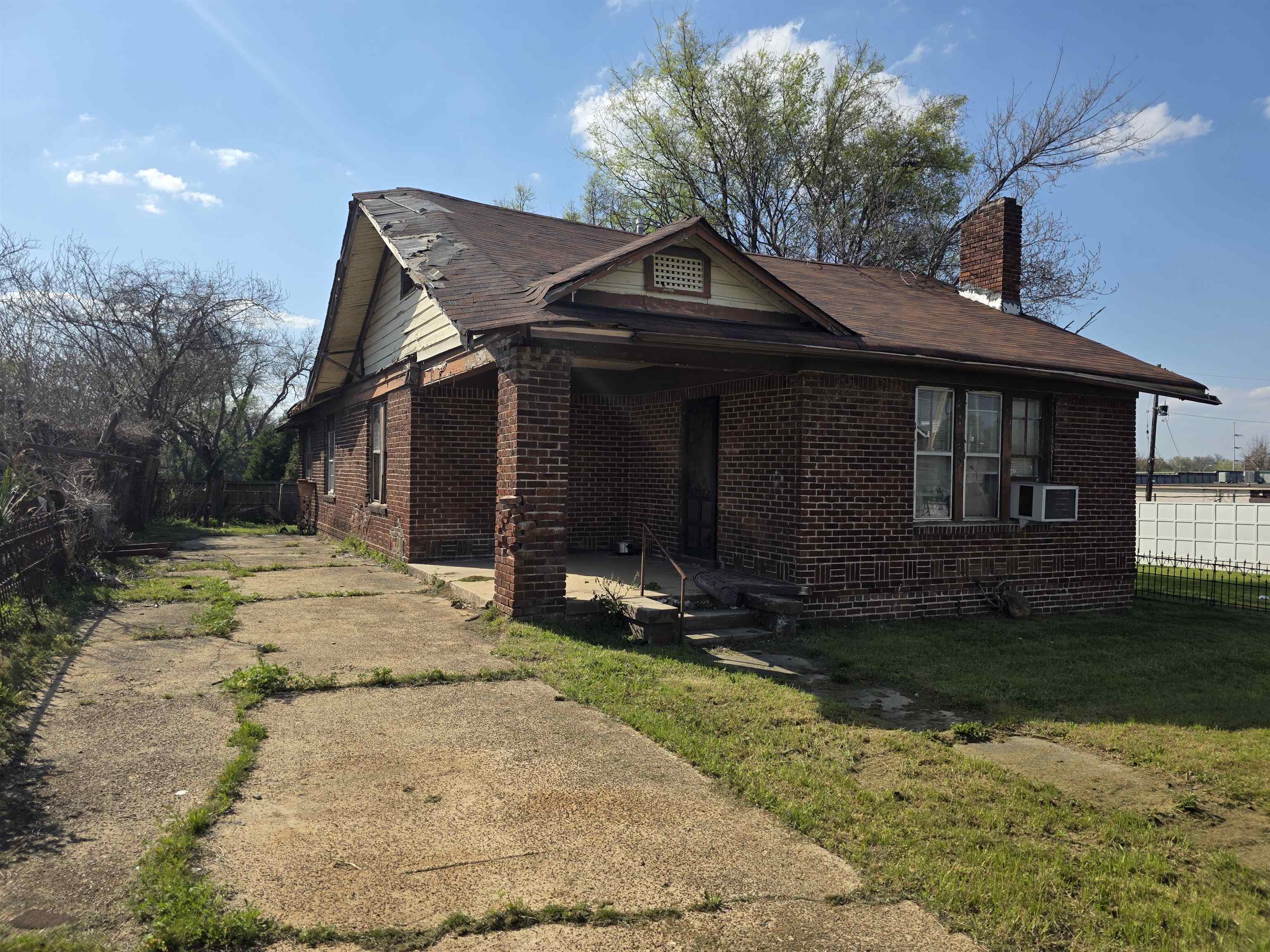 599 Lester Street Memphis, TN 38112 - Photo 2 of 15 a front view of a house with a yard