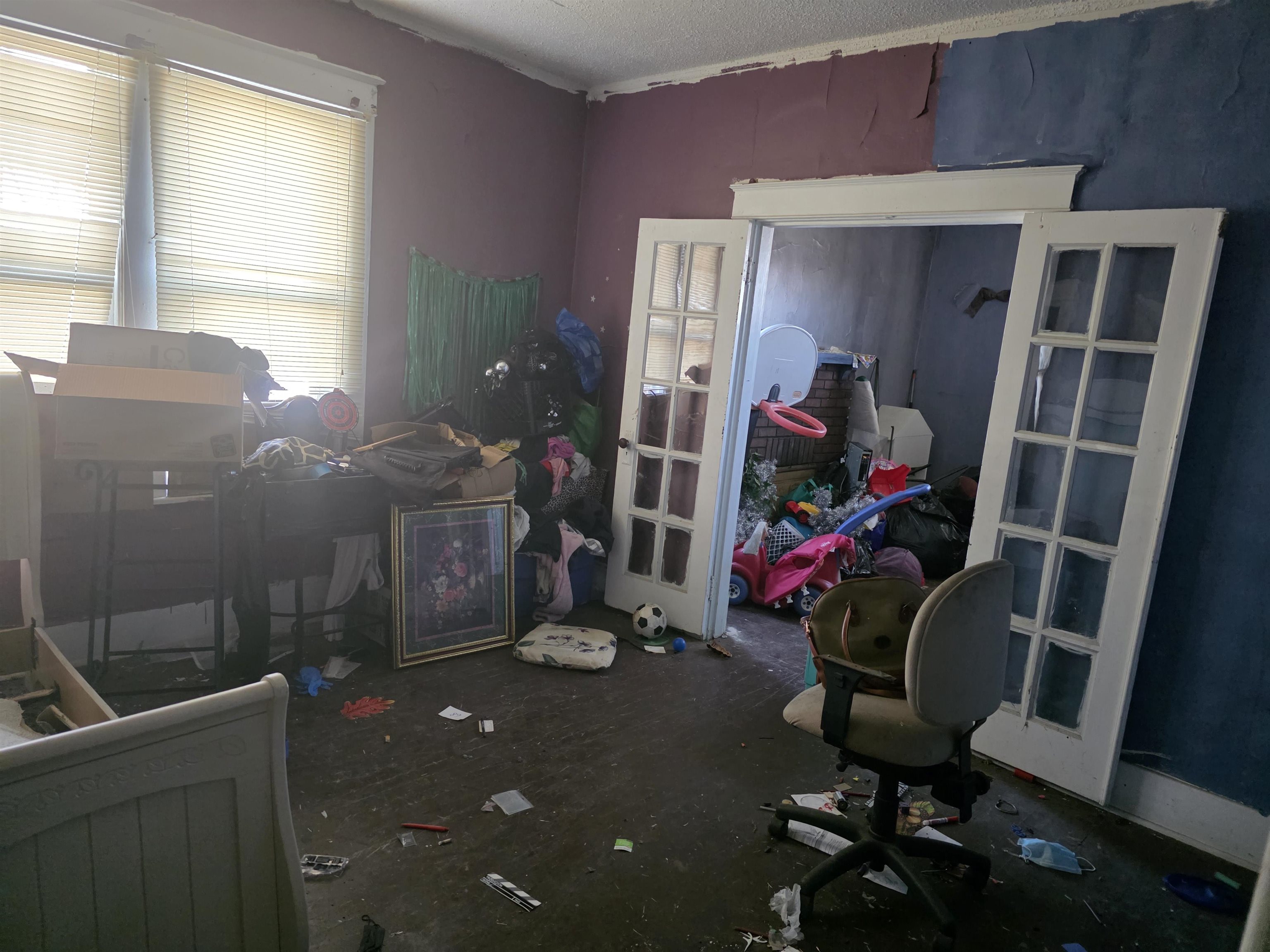 599 Lester Street Memphis, TN 38112 - Photo 9 of 15 a view of a room with gym equipment
