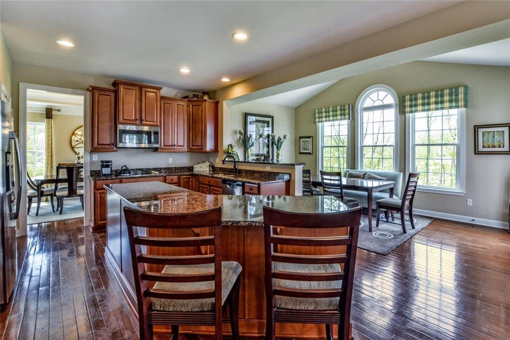 Kitchen w/Morning Room, Center Island, Hardwood Floors, Granite Countertops, Stainless Appliances, 42" Cabinets, Pantry & Recessed Lighting