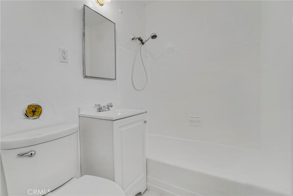 904 South Bullis Road Compton, CA 90221 - Photo 4 of 20 Gallery Image 4