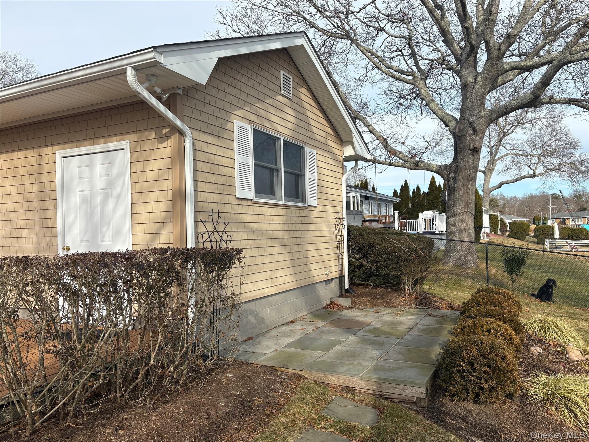 17 Whiting Road East Quogue, NY 11942 - Photo 7 of 24