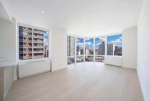 $6,995 | 400 East 84th Street, Unit 12C | Upper East Side