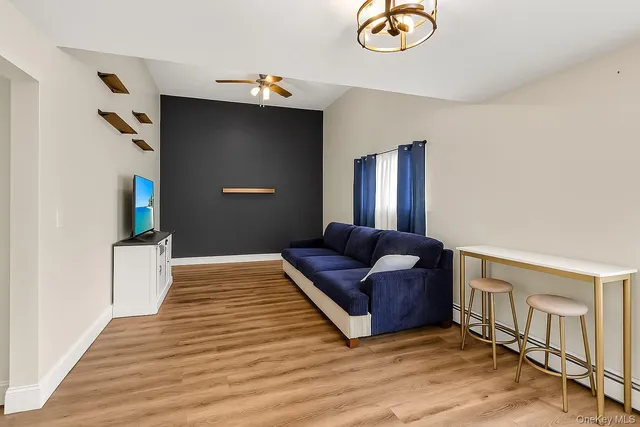 a view of a house with backyard and trees