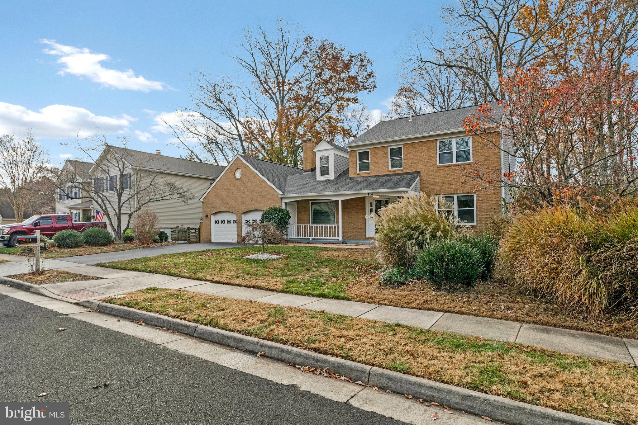814 Potomac Ridge Court Sterling, VA 20164 - Photo 4 of 14 Lovely Seneca Ridge neighborhood. Great location.