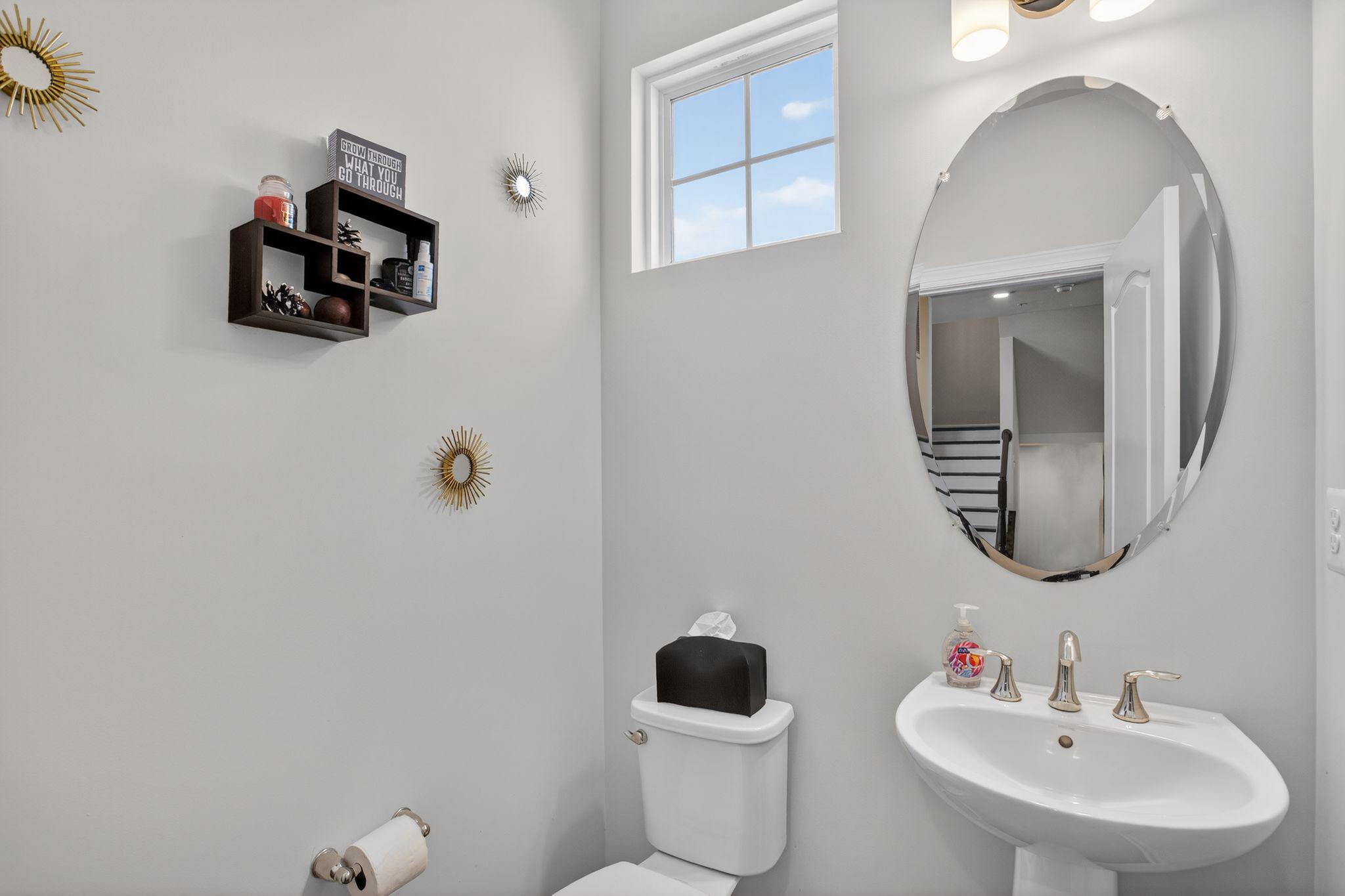 5500 Big Huntingdon Lane Brandywine, MD 20613 - Photo 9 of 31 Main level half-bath with modern accents