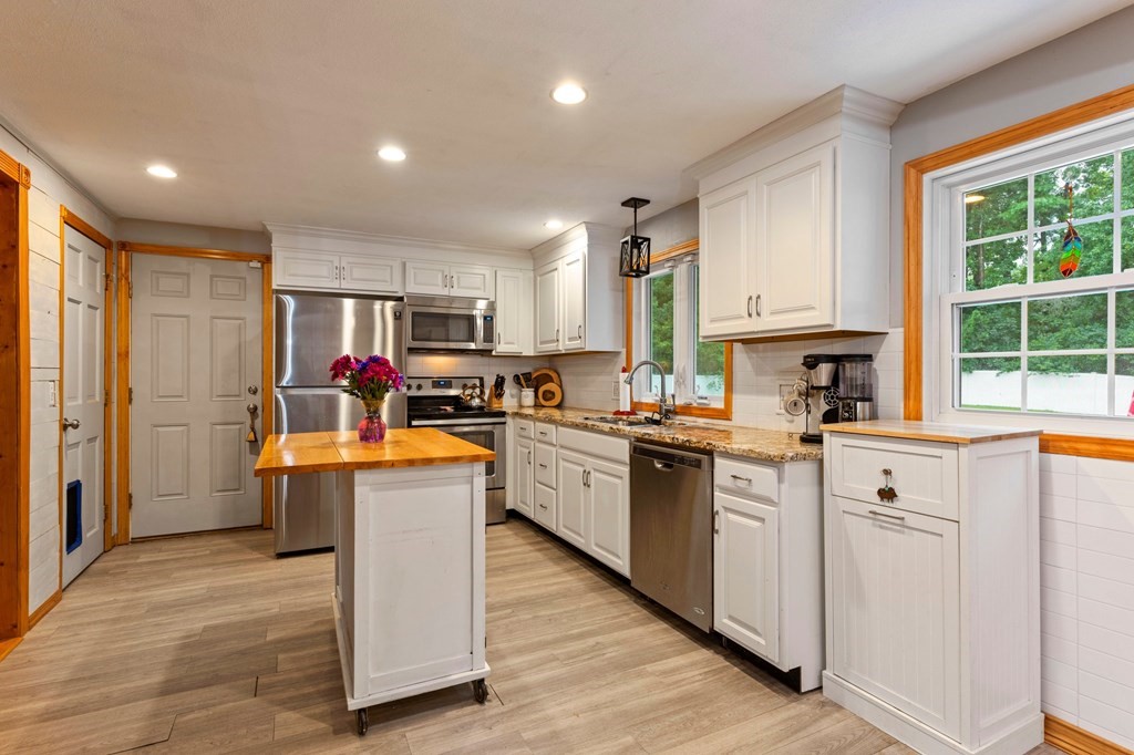 20 Blacksmith Road Wilbraham, MA 01095 - Photo 23 of 36