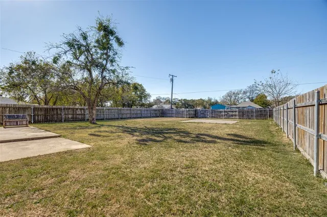 $1,895 | 900 North Brents Avenue, Sherman, TX 75090