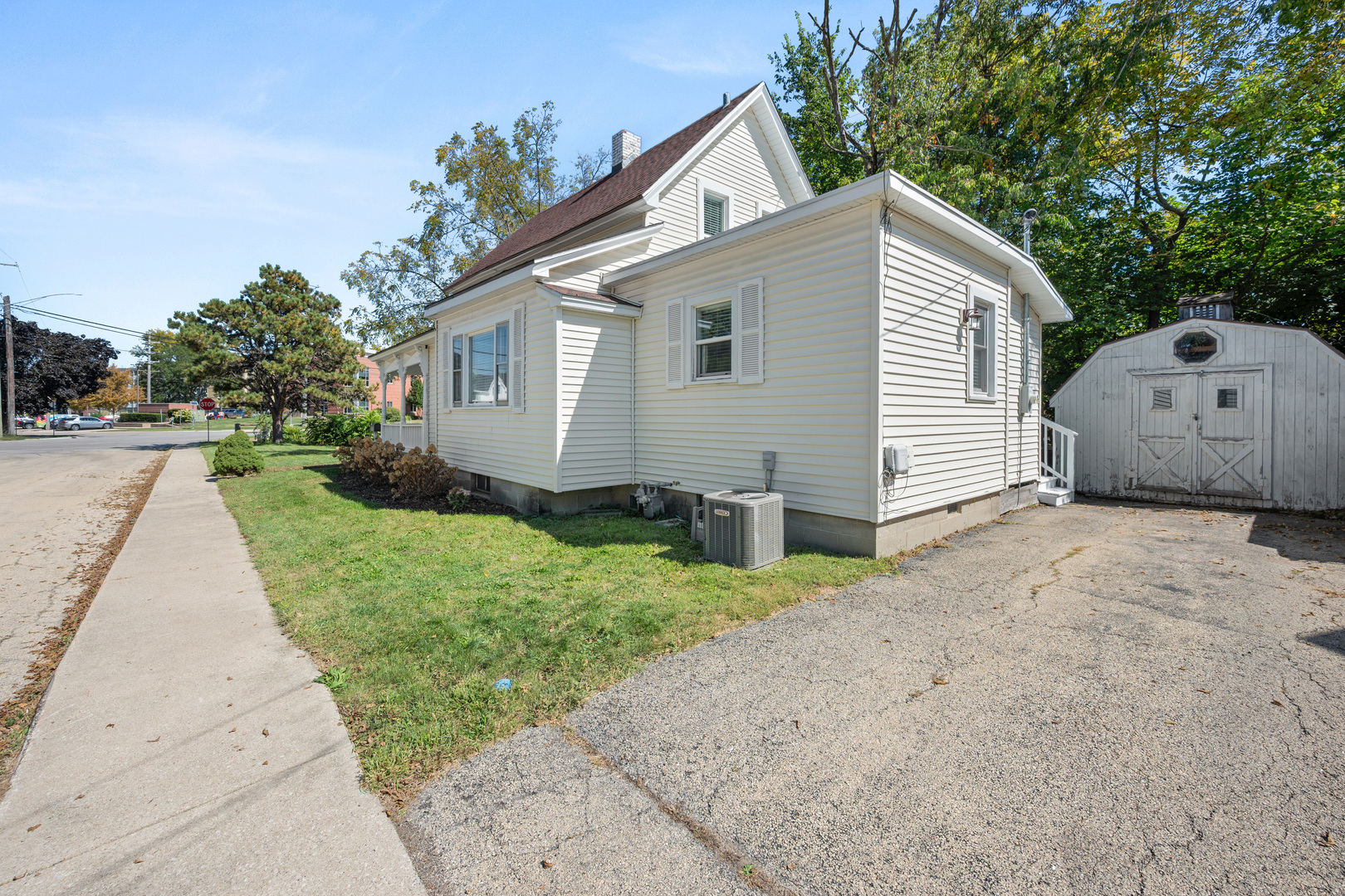 410 Stark Avenue Sycamore, IL 60178 - Photo 4 of 25