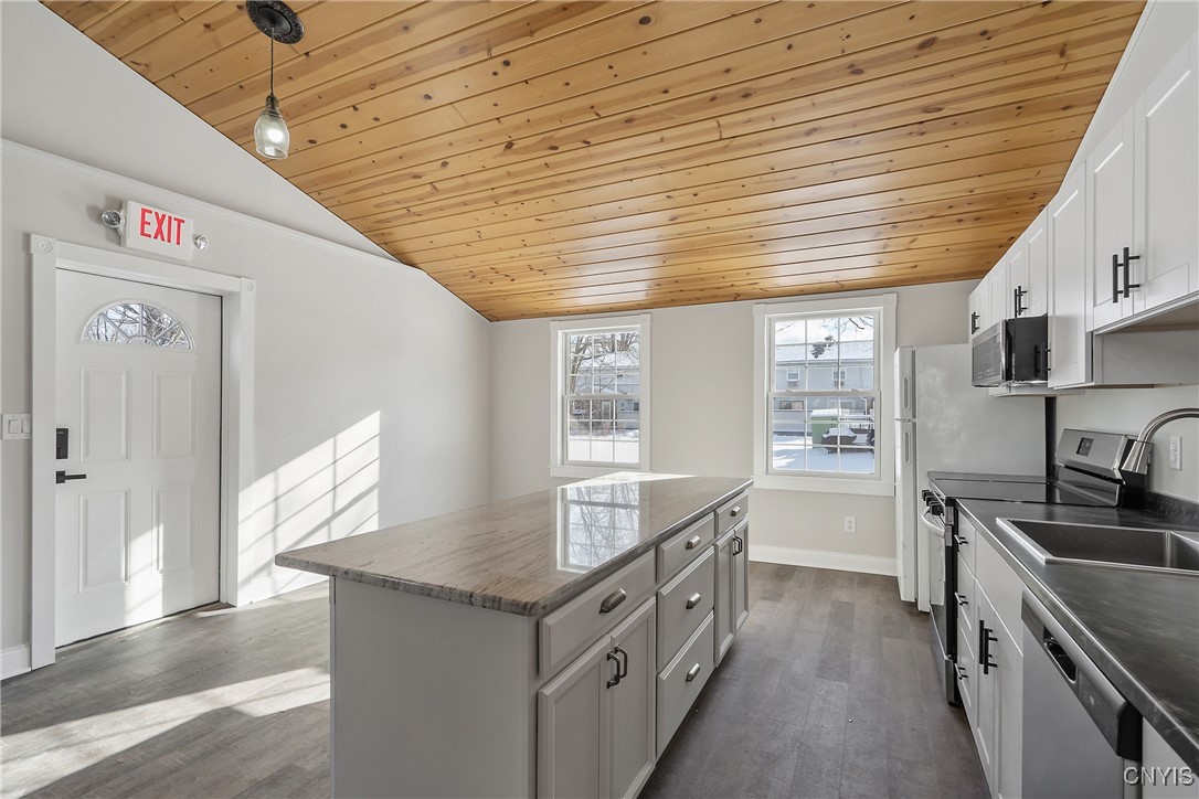 201 Highbridge Street Manlius, NY 13066 - Photo 8 of 35