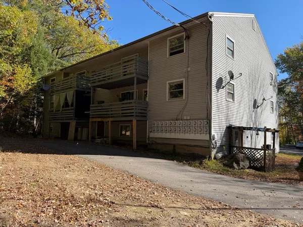 $1,600 | 1088 Dover Road, Unit 203, Epsom, NH 03234