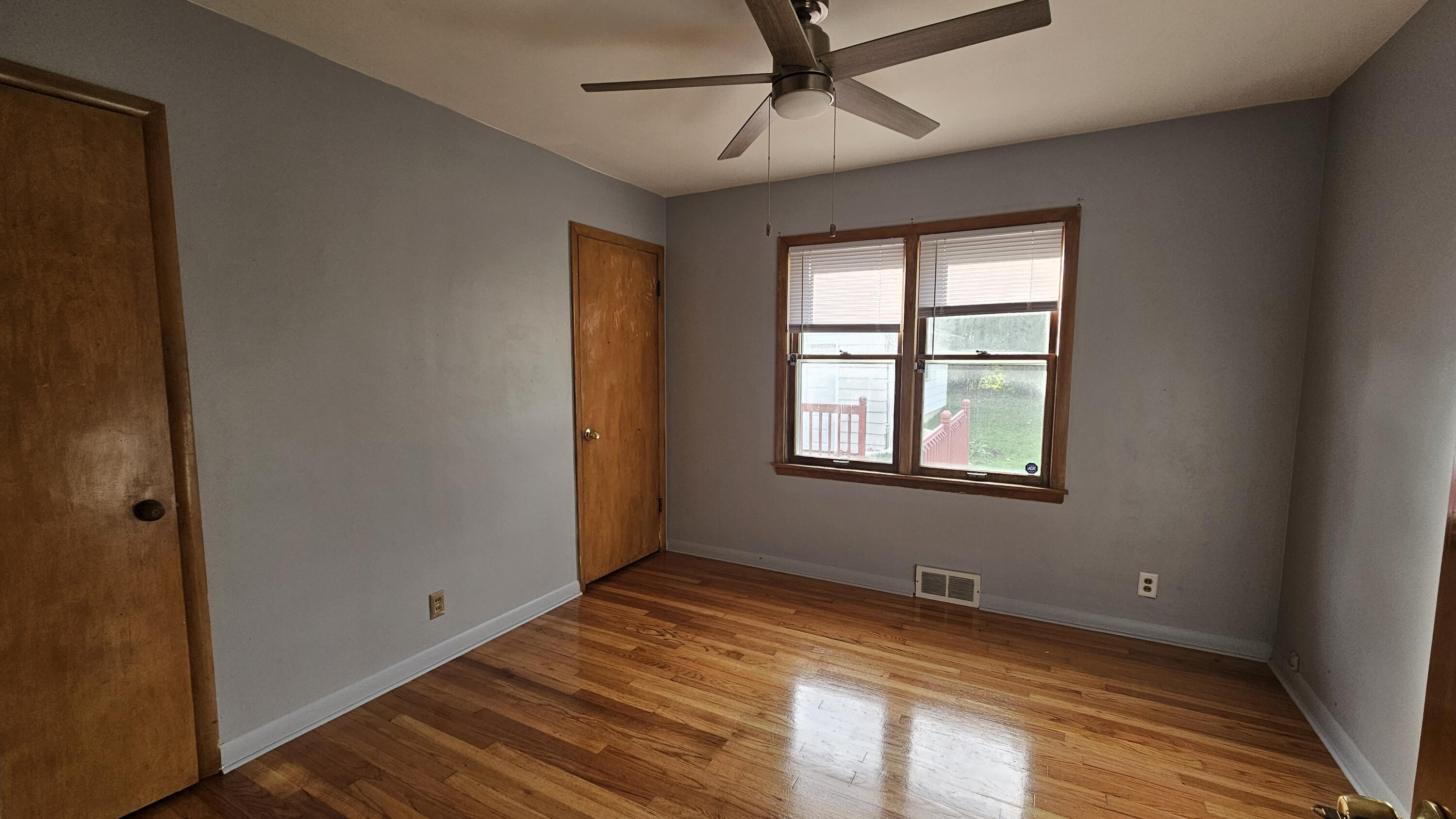 3445 North 96th Street Milwaukee, WI 53222 - Photo 11 of 19 Bedroom 3 - 1