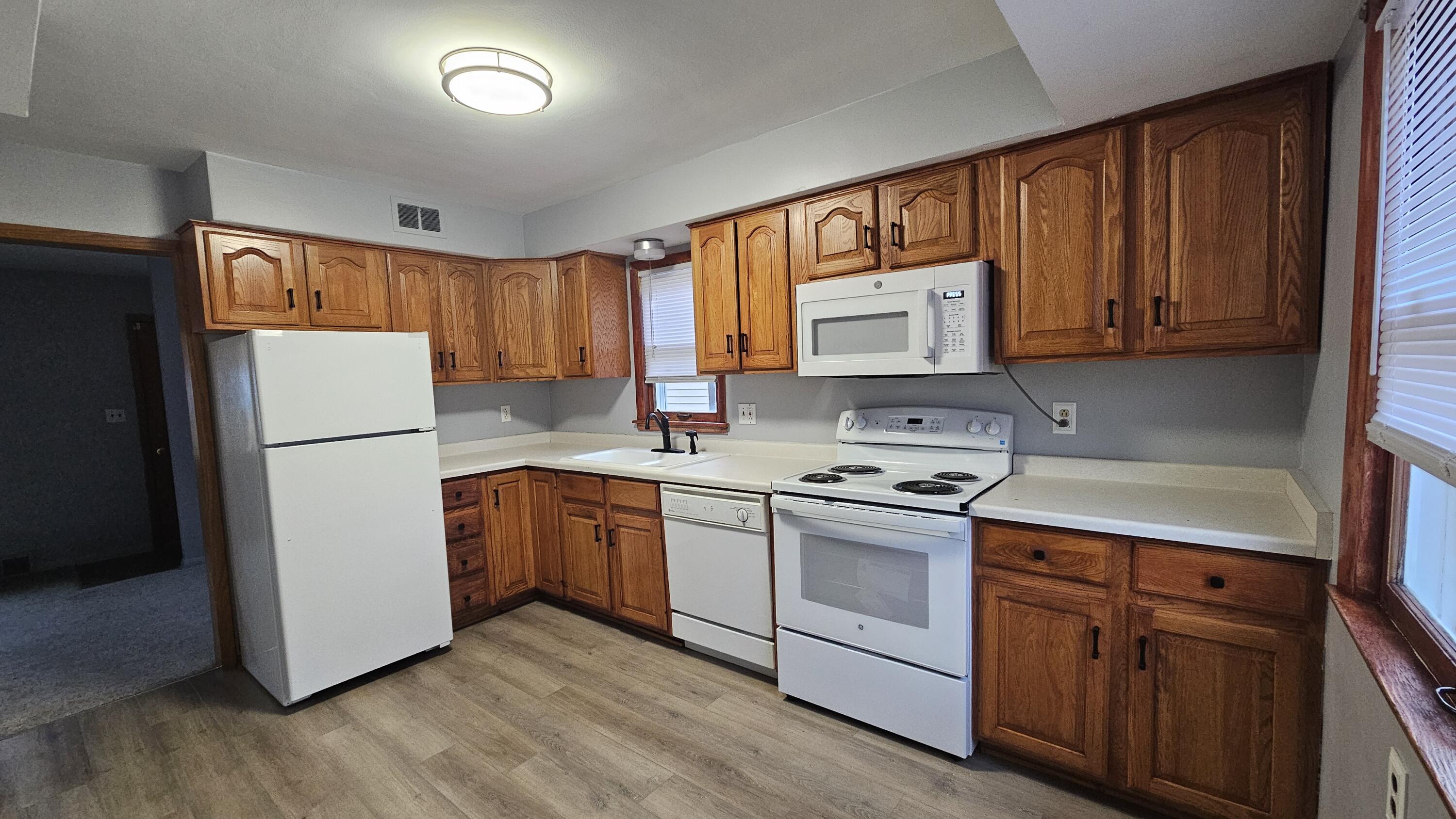 3445 North 96th Street Milwaukee, WI 53222 - Photo 6 of 19 Kitchen 2