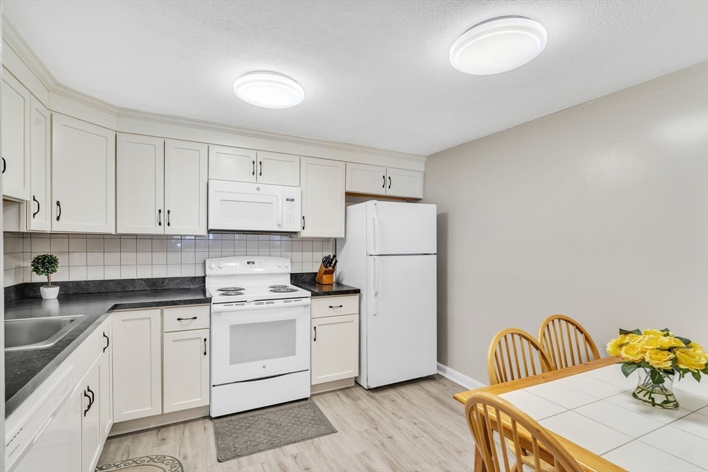 176 Maple Avenue, Unit 18 Rutland, MA 01543 - Photo 8 of 28 Gallery Image 8