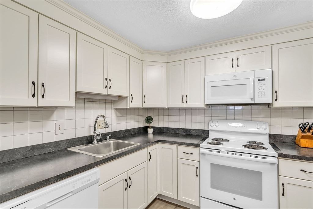 176 Maple Avenue, Unit 18 Rutland, MA 01543 - Photo 9 of 28 Gallery Image 9