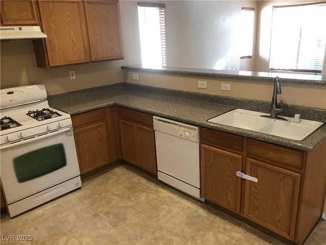 $2,395 | 842 Trout Stream Court, Henderson, NV 89052