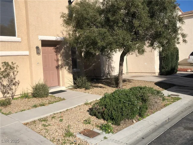 $2,395 | 842 Trout Stream Court, Henderson, NV 89052