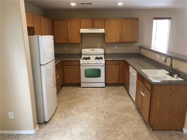 $2,395 | 842 Trout Stream Court, Henderson, NV 89052