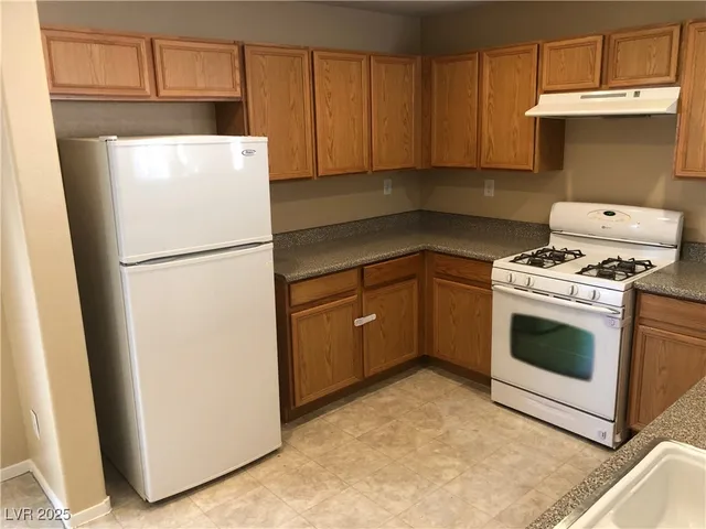 $2,395 | 842 Trout Stream Court, Henderson, NV 89052