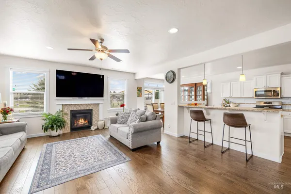$599,990 | 16 North Caracaras Way, Eagle, ID 83616