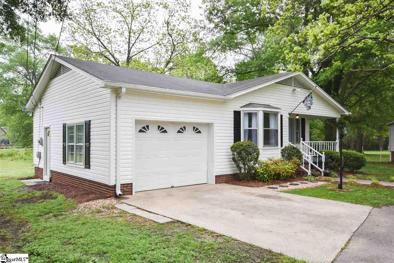 104 Crescent Drive Fountain Inn, SC 29644 - Photo 2 of 26