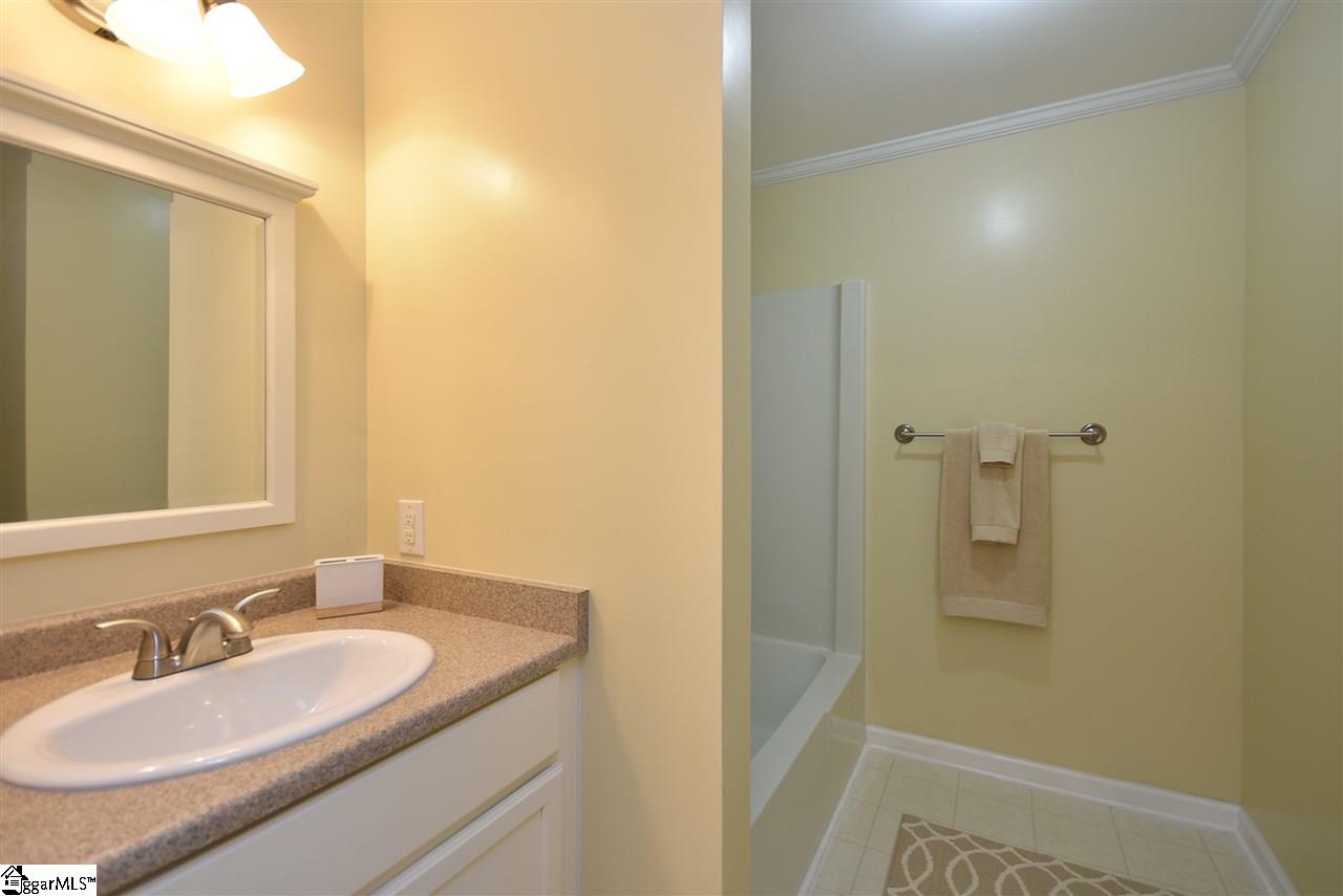 104 Crescent Drive Fountain Inn, SC 29644 - Photo 14 of 26