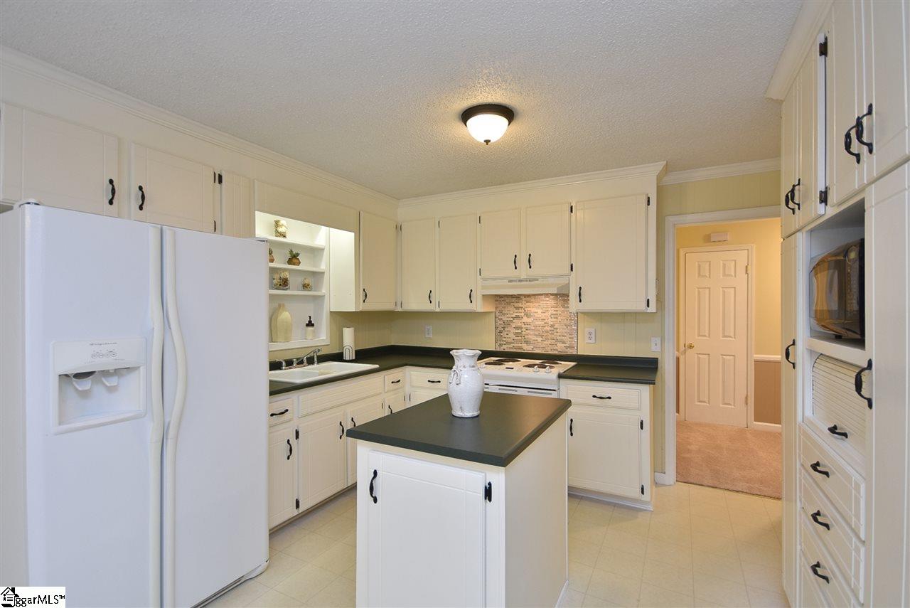 104 Crescent Drive Fountain Inn, SC 29644 - Photo 16 of 26
