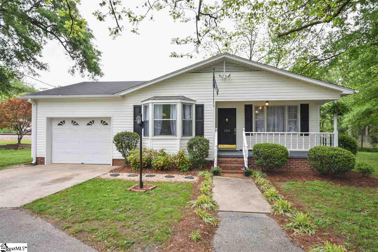104 Crescent Drive Fountain Inn, SC 29644 - Photo 3 of 26