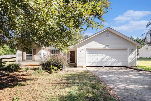 a front view of house with yard