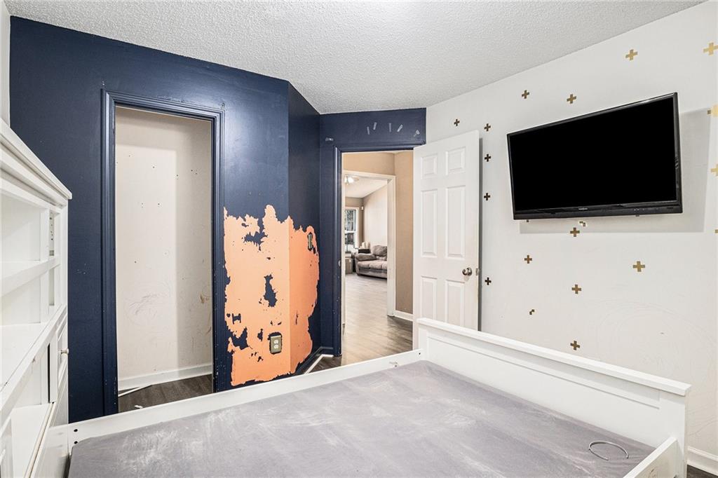 1224 Dylan Way Bethlehem, GA 30620 - Photo 16 of 33 a view of a livingroom with a flat screen tv