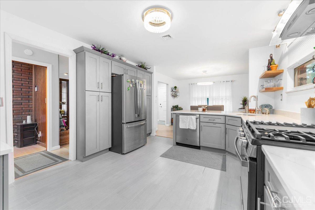 241 4th Street Dunellen, NJ 08812 - Photo 11 of 36 Gallery Image 11