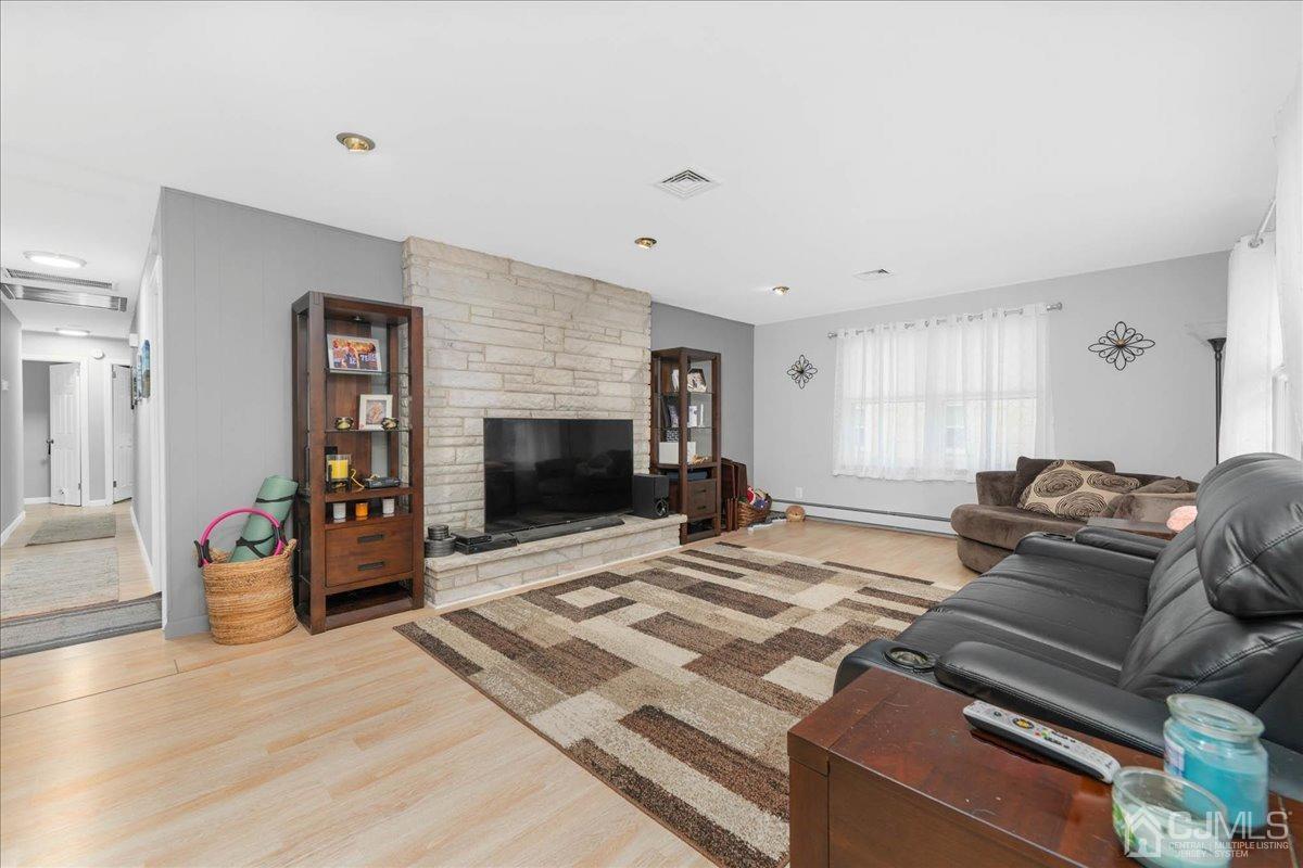 241 4th Street Dunellen, NJ 08812 - Photo 4 of 36 Gallery Image 4
