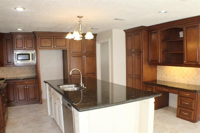5245 Timberline Lane Beaumont, TX 77706 - Photo 15 of 46