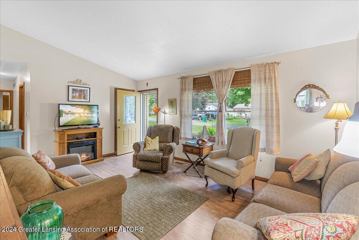 16730 Jerry Road Lansing, MI 48906 - Photo 9 of 47 07-Media Jett - 15