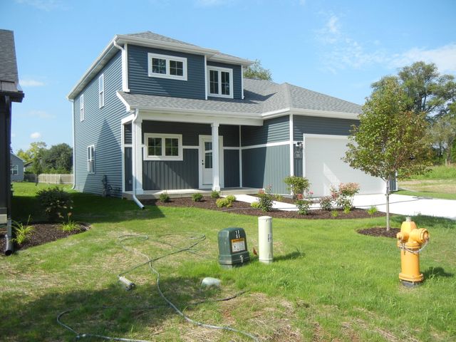 301 Evan Dr Lake, Lake Geneva, WI 53147