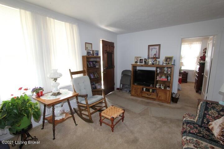 202 Ripy Street Lawrenceburg, KY 40342 - Photo 17 of 19 Living Room