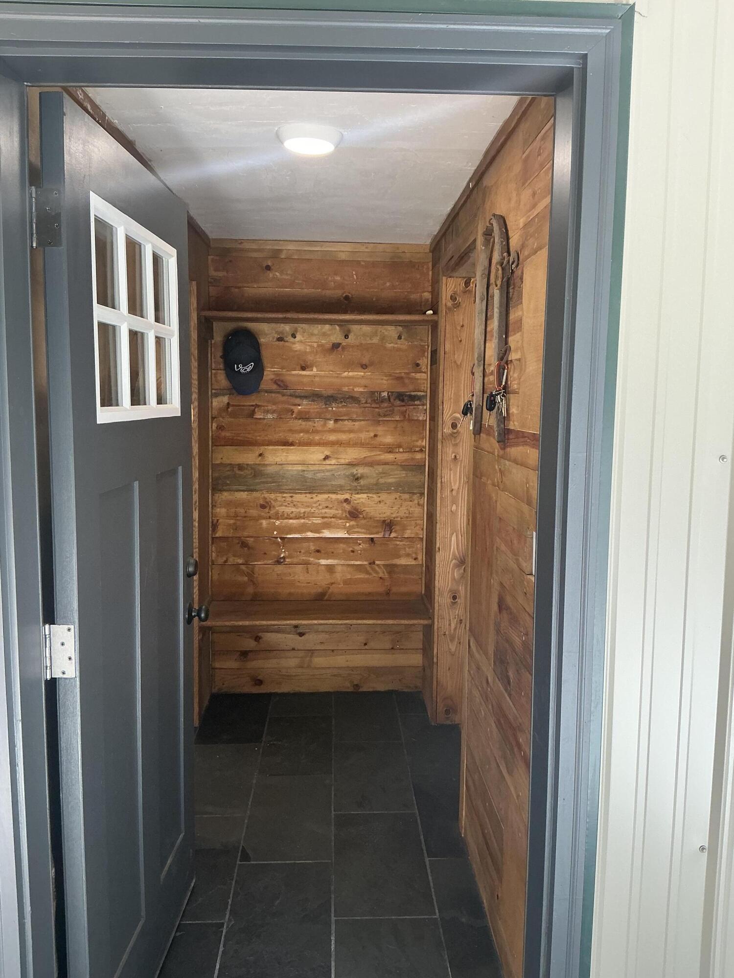 51829 Pine Loop Drive La Pine, OR 97739 - Photo 5 of 23 Front door entry