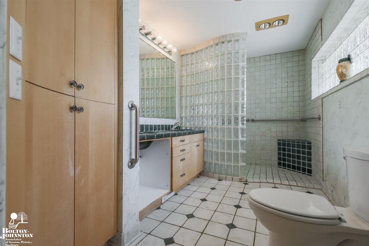 1067 Devonshire Road Grosse Pointe Park, MI 48230 - Photo 31 of 58
