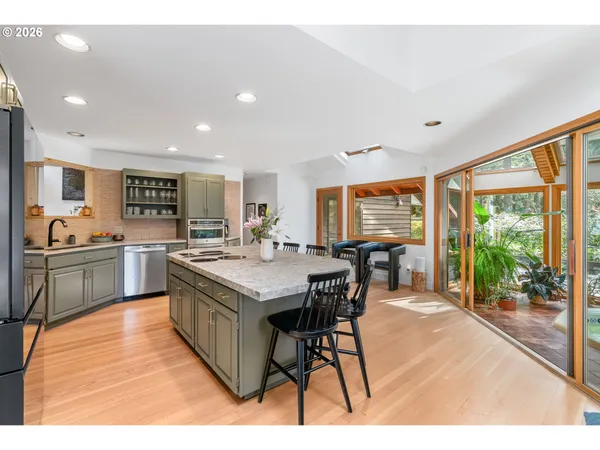 $1,495,000 | 2000 Paradise Ridge Place, Mosier, OR 97040