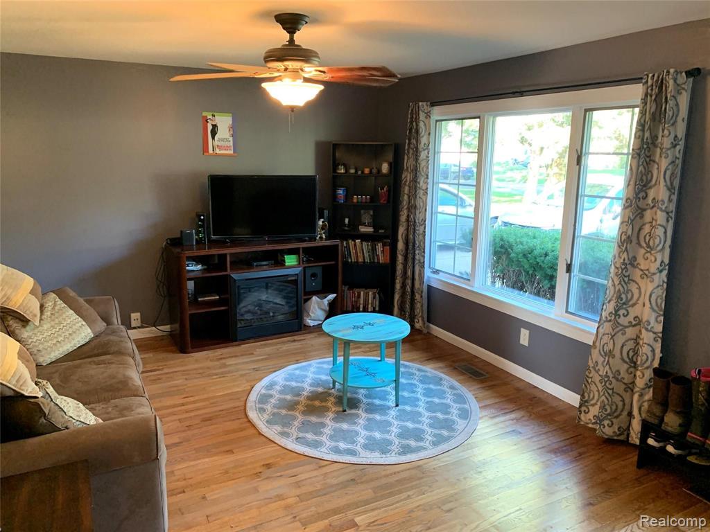 5492 Colony Road Grand Blanc, MI 48439 - Photo 9 of 20