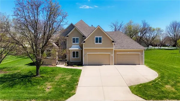 $849,000 | 1019 Southwest Coachlight Court, Lee's Summit, MO 64081