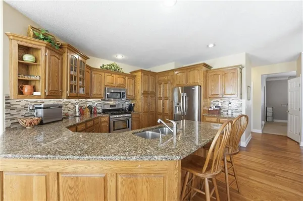 $849,000 | 1019 Southwest Coachlight Court, Lee's Summit, MO 64081