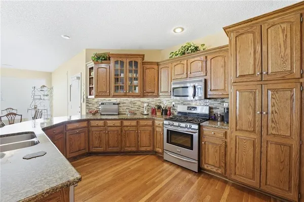 $849,000 | 1019 Southwest Coachlight Court, Lee's Summit, MO 64081