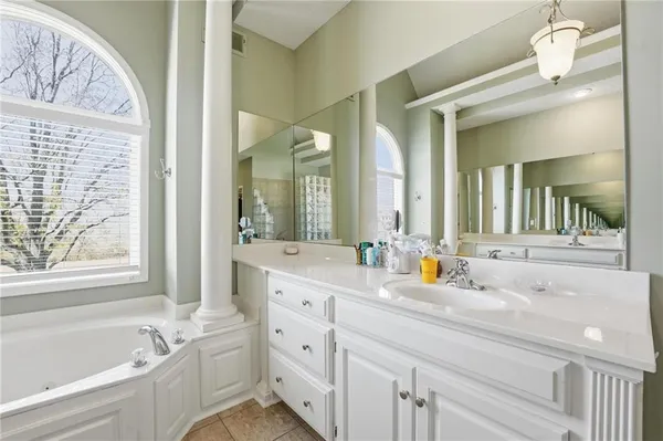 $849,000 | 1019 Southwest Coachlight Court, Lee's Summit, MO 64081