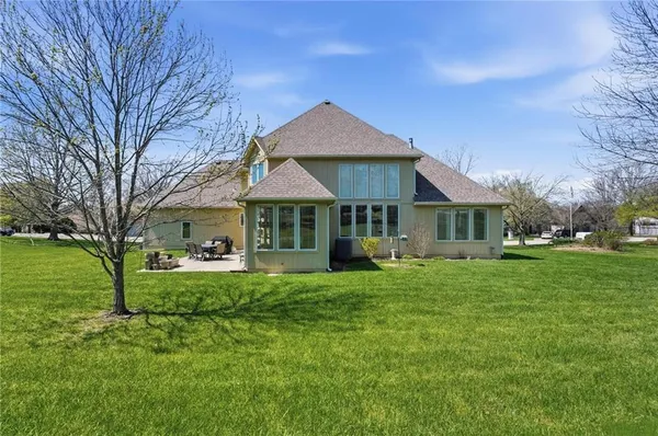 $849,000 | 1019 Southwest Coachlight Court, Lee's Summit, MO 64081