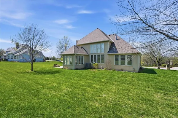 $849,000 | 1019 Southwest Coachlight Court, Lee's Summit, MO 64081