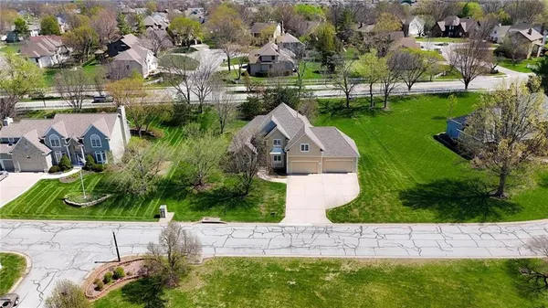 $849,000 | 1019 Southwest Coachlight Court, Lee's Summit, MO 64081