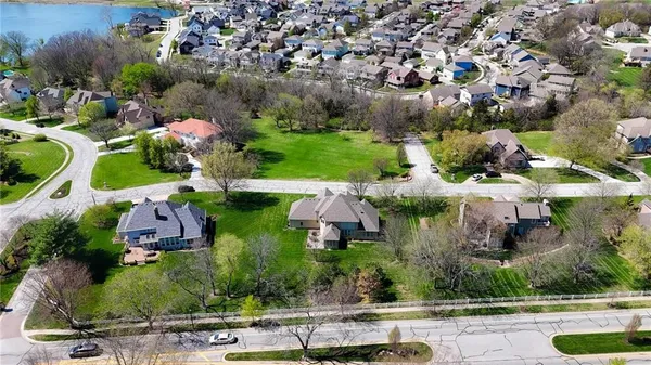 $849,000 | 1019 Southwest Coachlight Court, Lee's Summit, MO 64081
