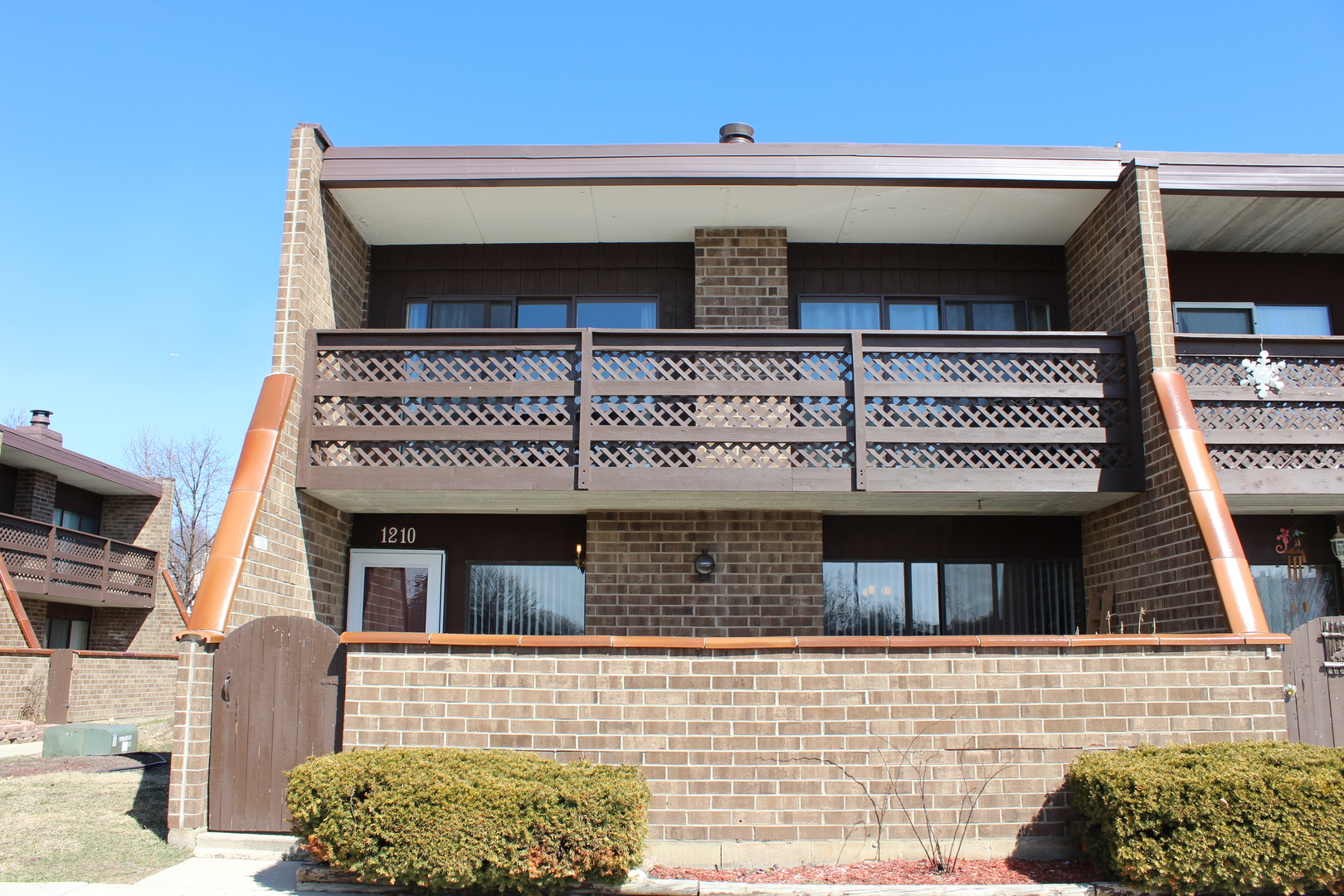 1210 Kenneth Circle, Unit 1210 Elgin, IL 60120 - Photo 1 of 18